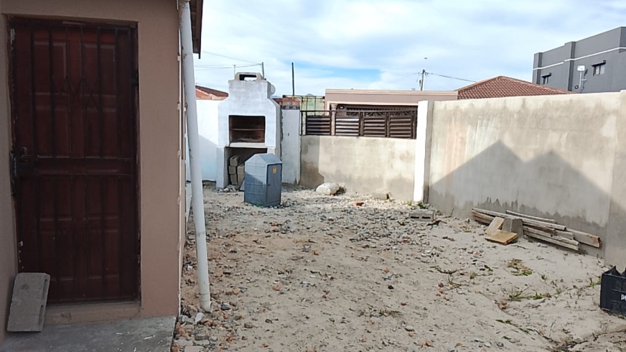  Bedroom Property for Sale in Llitha Park Western Cape